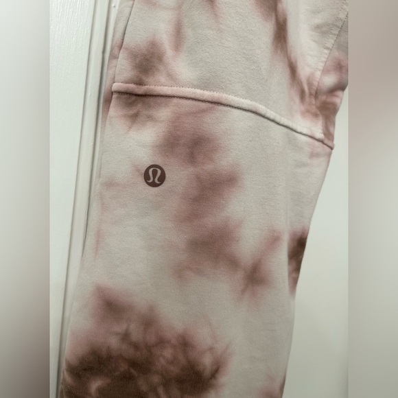 Lululemon Men’s City Sweat Jogger 29" *Earth Dye
Earth Color Clay Size Medium - Picture 7 of 8